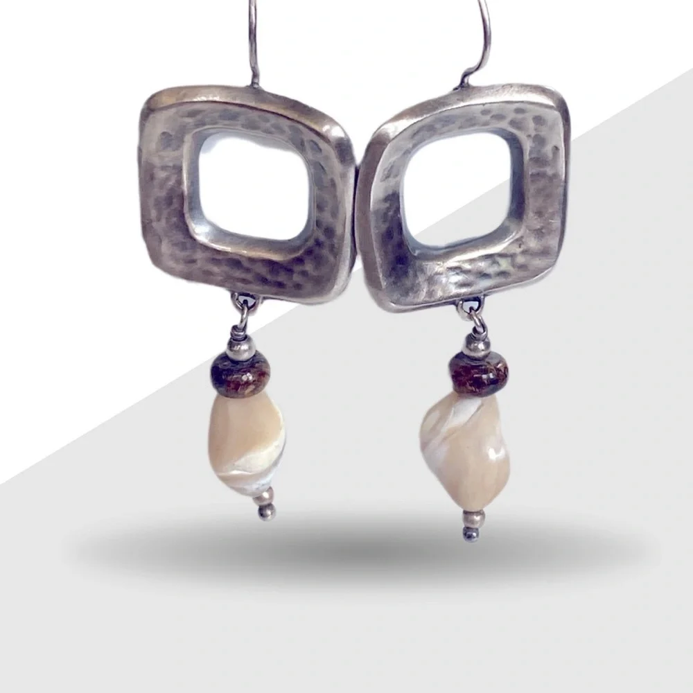 Silpada Elegant Silver and Cream Dangle Earrings W1518 - Picture 2 of 8